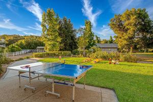 The Oaktree Estate by Fieldtrip 7 Acre Private Resort with Lake Pool Vineyard