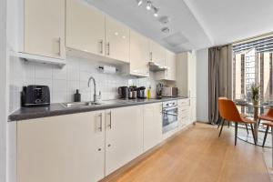 Modern Canary Wharf Apt - Cozy Super King Bed