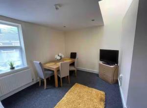 34 - Room 1 - Uplands