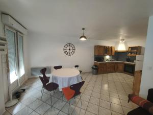 Appartements T3 spacieux proche gare Montargis Wifi linges fournis : photos des chambres