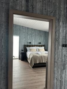 Bakkabyggd - A lake view villa