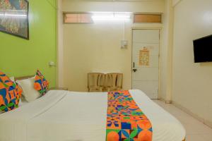 FabHotel Saraswati Niwas - Nr Sinhagad College