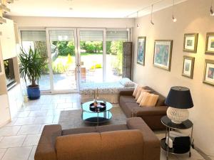 Ruhige Wohlfühloase auf zwei Ebenen - mit Terrasse im Grünen und Balkon