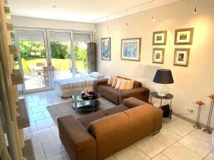 Ruhige Wohlfühloase auf zwei Ebenen - mit Terrasse im Grünen und Balkon