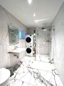 Ruhige Wohlfühloase auf zwei Ebenen - mit Terrasse im Grünen und Balkon