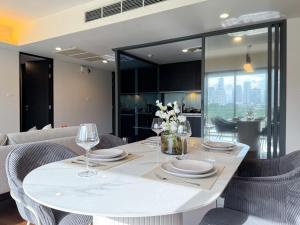 Expansive Luxury 2BR - Ultra Fast Wifi - Phrom Phong