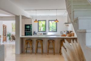 Maisons de vacances Gorgeous village home with heated pool, ideally located : photos des chambres