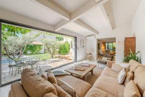 Maisons de vacances Gorgeous village home with heated pool, ideally located : photos des chambres