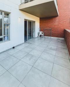 Spacious 2 bedroom Apt near Canal Walk