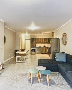 Spacious 2 bedroom Apt near Canal Walk