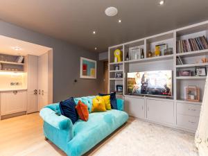 Stylish 2-Bed Flat Near Portobello Notting Hill Pass the Keys