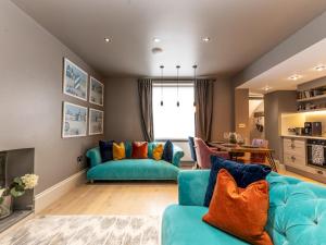 Stylish 2-Bed Flat Near Portobello Notting Hill Pass the Keys