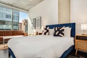 Boulevard Stays Downtown Highrise STU Sky Pool Parking Gym 16