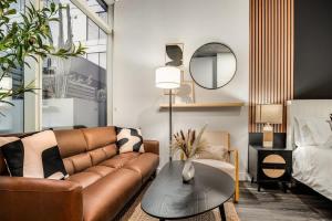 Boulevard Stays Downtown Highrise STU Sky Pool Parking Gym 02