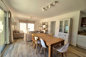 Maisons de vacances Pleasant house with garden near the sea : photos des chambres