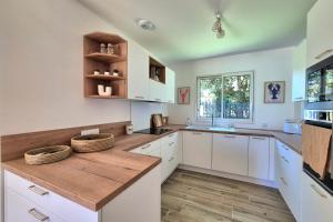 Maisons de vacances Pleasant house with garden near the sea : photos des chambres