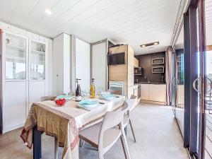 Maisons de vacances Holiday Home Chalet moderne La Baule-Guerande by Interhome : photos des chambres