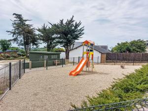 Maisons de vacances Holiday Home Chalet moderne La Baule-Guerande by Interhome : photos des chambres