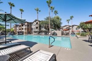 Boulevard Stays Quiet Modern 1BR Pickleball Pool Parking Gym 04