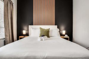 Boulevard Stays Quiet Modern 2BR Pickleball Pool Parking Gym 06