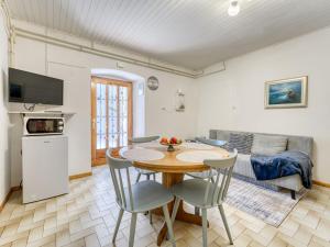 Apartment Banina by Interhome