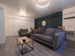 3-Bed Home with Patio Near Deansgate & City Centre