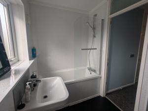 3-Bed Home with Patio Near Deansgate & City Centre