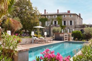 Villas Villa Po-Strophe - Batiment classe avec piscine : photos des chambres