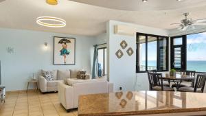 Claje Sunset! Beachfront condo at Victoria del Mar 1E