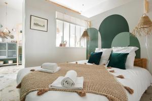 Villas Villa Po-Strophe - Batiment classe avec piscine : photos des chambres