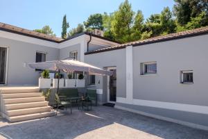Miramare Suites