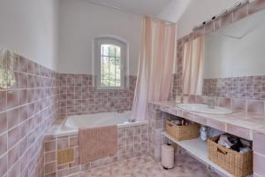 Maisons de vacances Charming Provencal house with swimming pool : photos des chambres