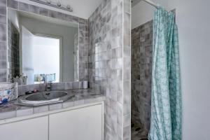 Maisons de vacances Charming Provencal house with swimming pool : photos des chambres