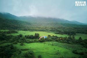 StayVista at FarmVille with Mountain View, Pool