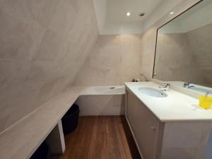 Villas Propriete avec piscine et parc : photos des chambres