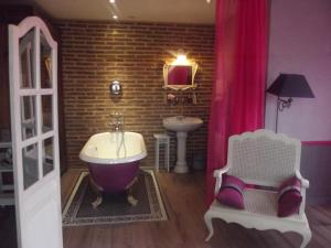 B&B / Chambres d'hotes La Chaussee d'Olivet en Mayenne : photos des chambres