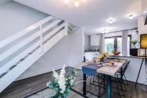 NEW! 2BR with Parking, Near Manchester City