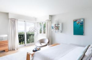 Maisons de vacances Spacieuse villa de vacances avec piscine privee : photos des chambres