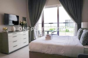 Modern Studio 10 Mints Away From Expo Pool & Gym