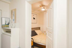 Wooden Breeze - 1 min walk from the subway station