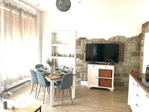 NEU- APPARTMENT in HAGEN nähe DORTMUND - 3 Parking! 3 Double-Bed! 2 Bedrooms, WIFI, COFFEMASHINE-Fully Automatic, KITCHEN, NETFLIX,DISNEY,MAGENTA