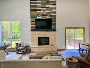 New Bison Cabin Hot Tub Air Hockey Pool Table