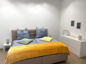 NEU- APPARTMENT in HAGEN nähe DORTMUND - 3 Parking! 3 Double-Bed! 2 Bedrooms, WIFI, COFFEMASHINE-Fully Automatic, KITCHEN, NETFLIX,DISNEY,MAGENTA