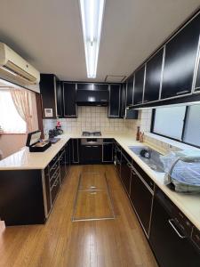 RESIDENCE AKATSUKI 中庭と坪庭で和洋を愉しむ一棟貸し 8名広々238平米 八王子ic近く