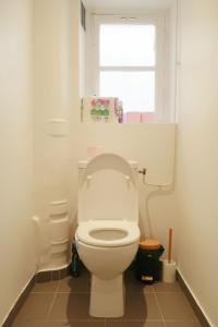 Spacious Parisian Flat Louvre Steps Eiffel Tower Access