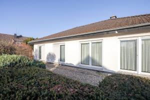 Geräumiges Haus mit Sauna & Terrasse, Golf & Messe