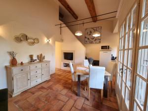 Villages vacances Les Garrigues de la Vallee des Baux : photos des chambres