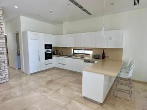 Sea front villa in Cap St George resort