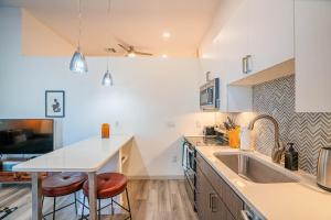 Boulevard Stays Modern Roosevelt Row Suite 1BR Pool Gym 1