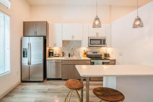 Boulevard Stays Modern Roosevelt Row Suite 1BR Pool Gym 3